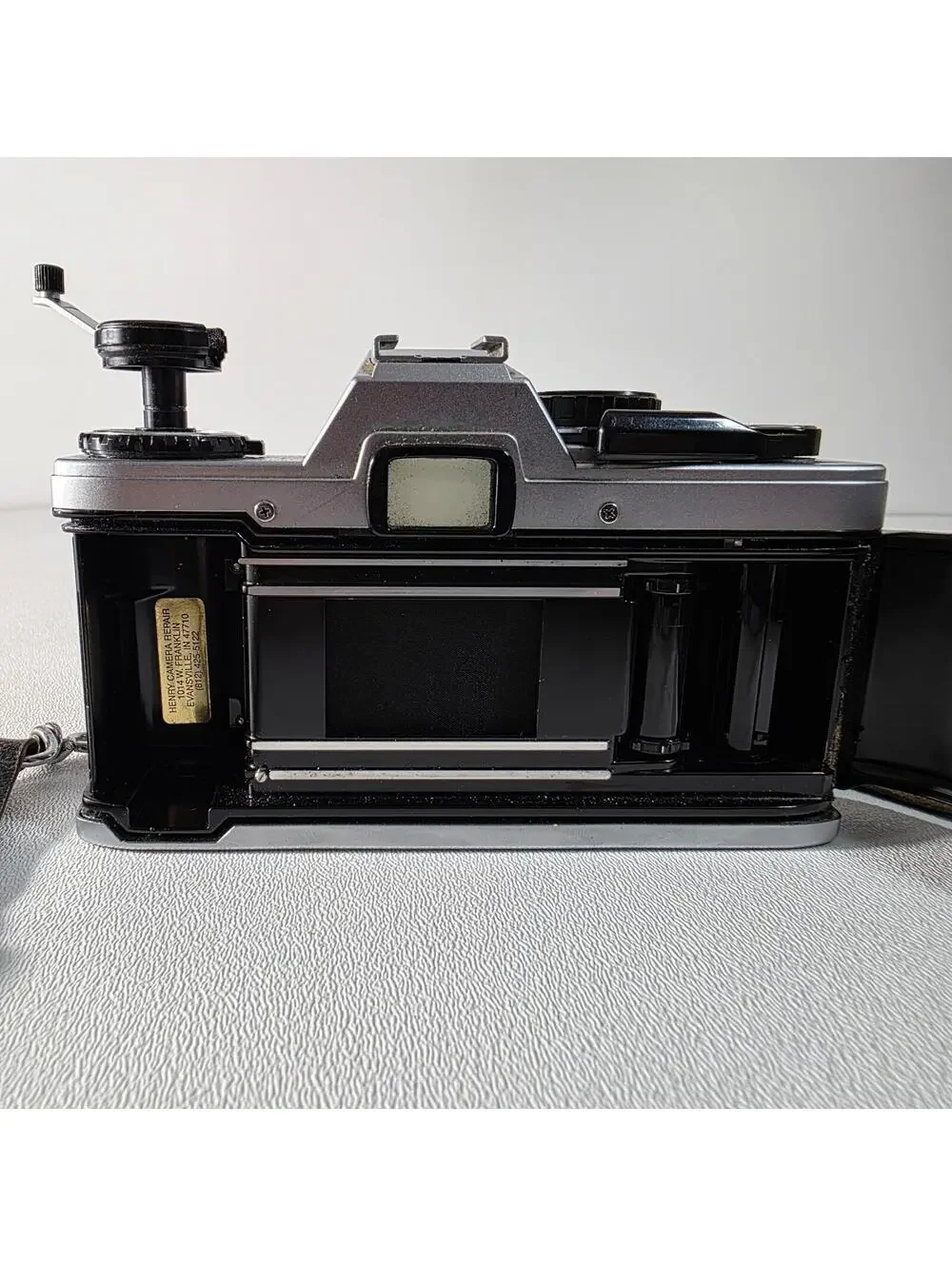 Olympus OM10 With Zuiko 50mm F1.8 Lens W/Neck Strap & Manual